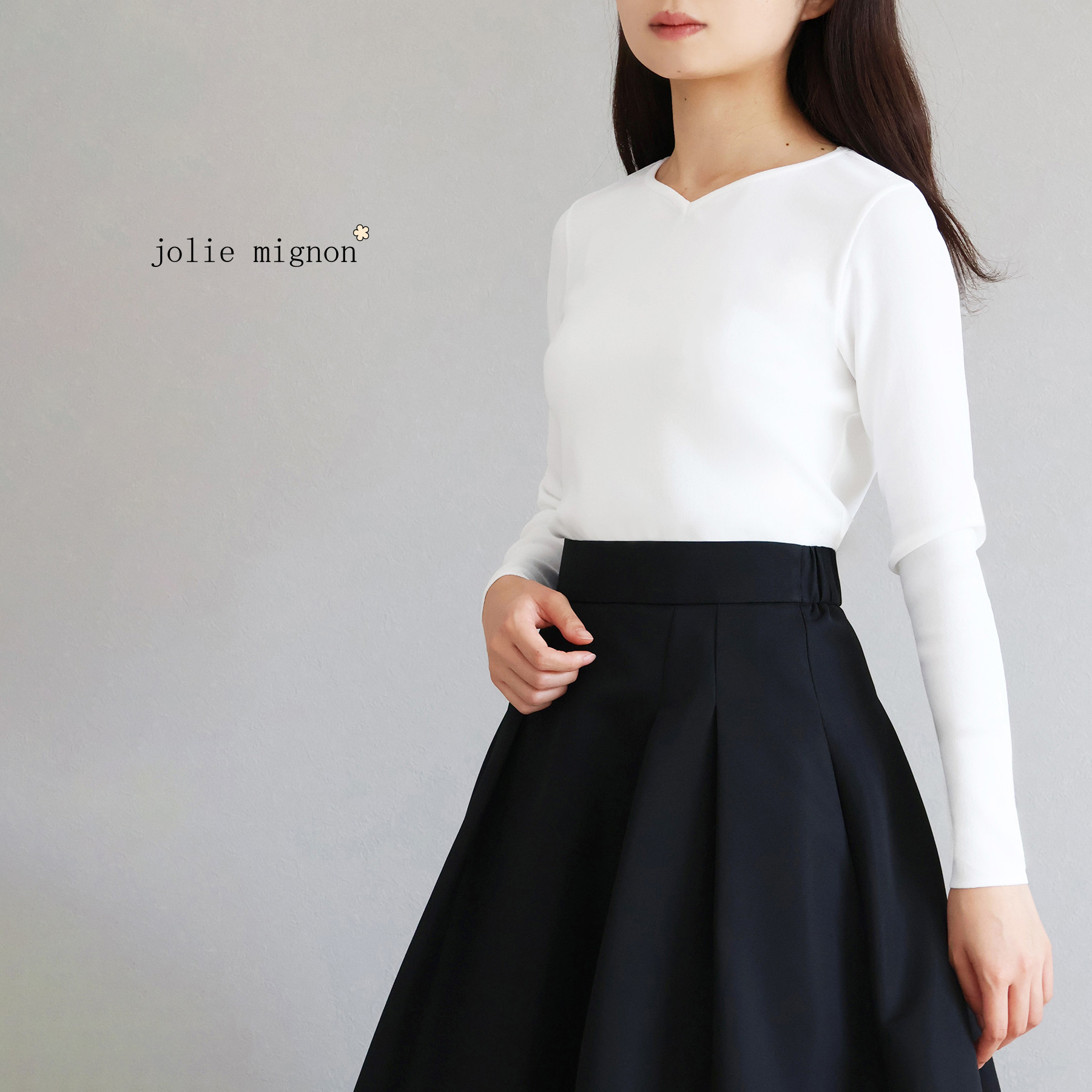 【ジャケットインナーにぴったり！】ハートネック ストレッチ長袖プルオーバー【ホワイト】