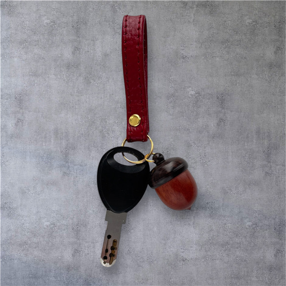 本革　どんぐりキーホルダー　自転車 車キーリング　薬ケース　ピルケース　牛革 2枚目の画像