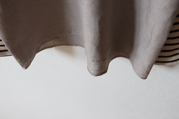 １点のみ♥リネン×ボーダニット袖のプルオーバー（グレージュ） 4枚目の画像