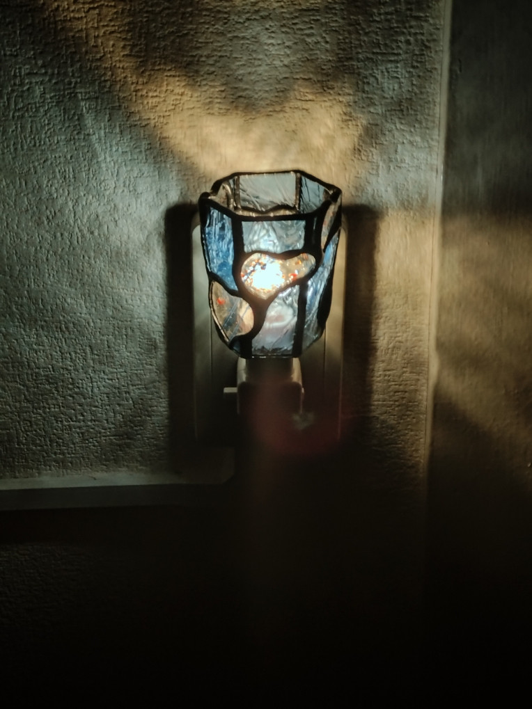 ステンドグラス　スパイラルハートのおやすみランプ（ブルー） 5,840円