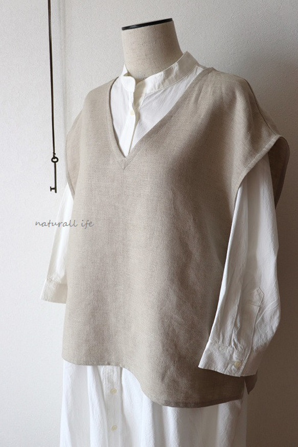 リネンの深Vネックboxベスト（生成り） 5枚目の画像