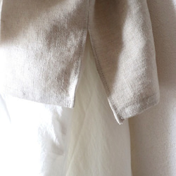 リネンの深Vネックboxベスト（生成り） 4枚目の画像