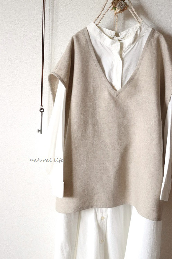 リネンの深Vネックboxベスト（生成り） 2枚目の画像