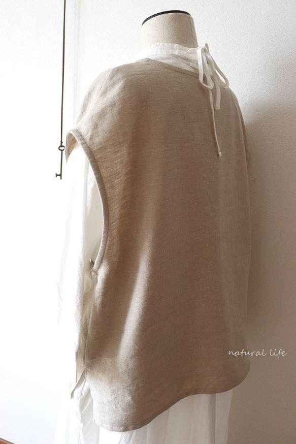 リネンの深Vネックboxベスト（生成り） 6枚目の画像