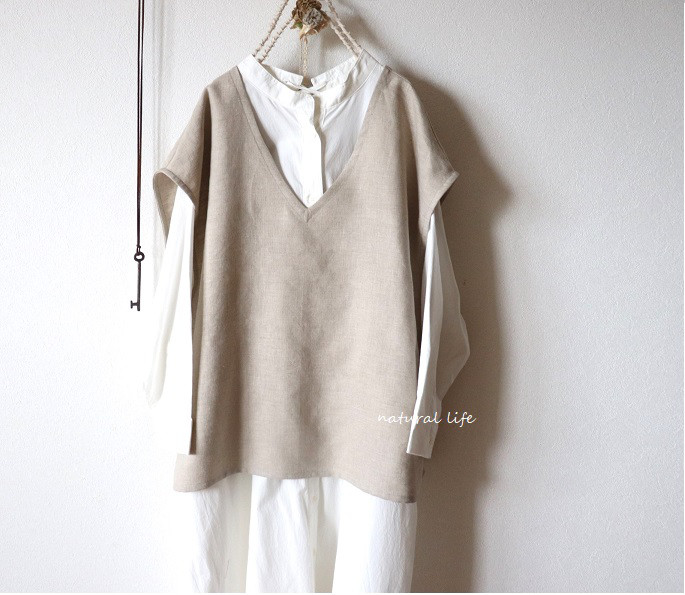 リネンの深Vネックboxベスト（生成り）