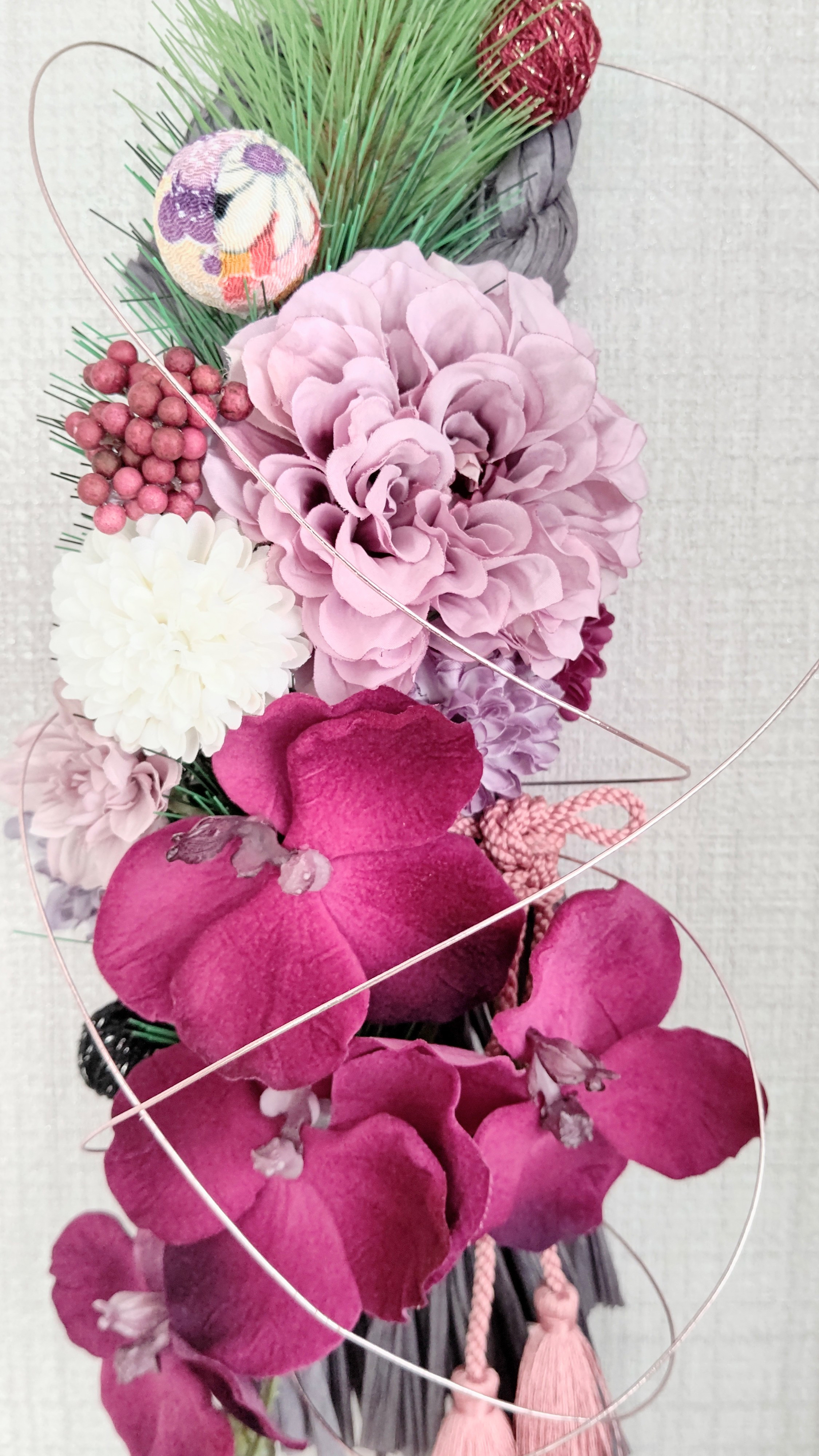 福を招く優雅な華やぎを纏うエレガントしめ縄飾り～優美に彩るわモダン～