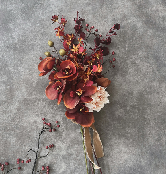 胡蝶蘭＆オンシジュームの赤い実ブーケ ◻︎アーティフィシャル