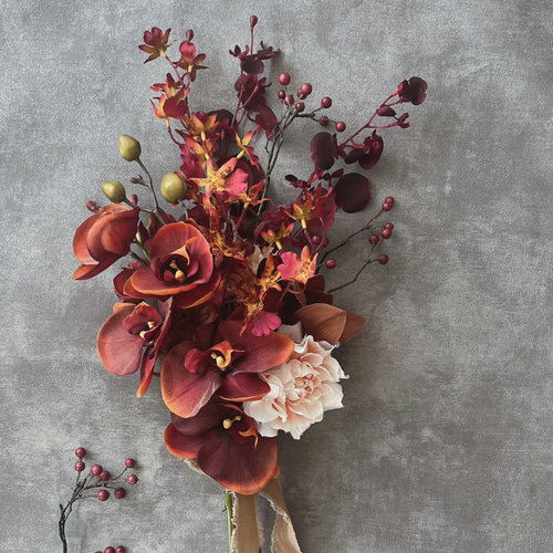 胡蝶蘭＆オンシジュームの赤い実ブーケ ◻︎アーティフィシャル