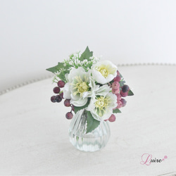 オフホワイトのクリスマスローズのマジカルウォーターアレンジ/お手入れ不要 マジカルウォーター】 1枚目の画像