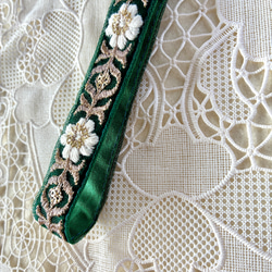 【持ちやすくて可愛いお手元】インド刺繍のスマホストラップ☆Aryaアーリヤー／ハンドストラップ・携帯ストラップ 5枚目の画像
