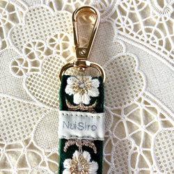 【持ちやすくて可愛いお手元】インド刺繍のスマホストラップ☆Aryaアーリヤー／ハンドストラップ・携帯ストラップ 4枚目の画像