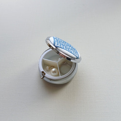 大きめ・こぎん刺しのピルケース（アクセサリーケース）（サークルL・藍色その２） 4枚目の画像