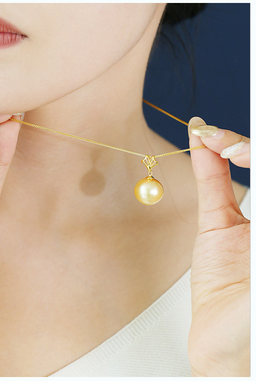 ルミナ 14-15mm 天然南洋ゴールドビーズペンダント 18Kゴールド イチョウの葉ネックレス 高輝度パール ファッショナブル