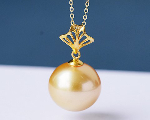 ルミナ 14-15mm 天然南洋ゴールドビーズペンダント 18Kゴールド イチョウの葉ネックレス 高輝度パール ファッショナブル