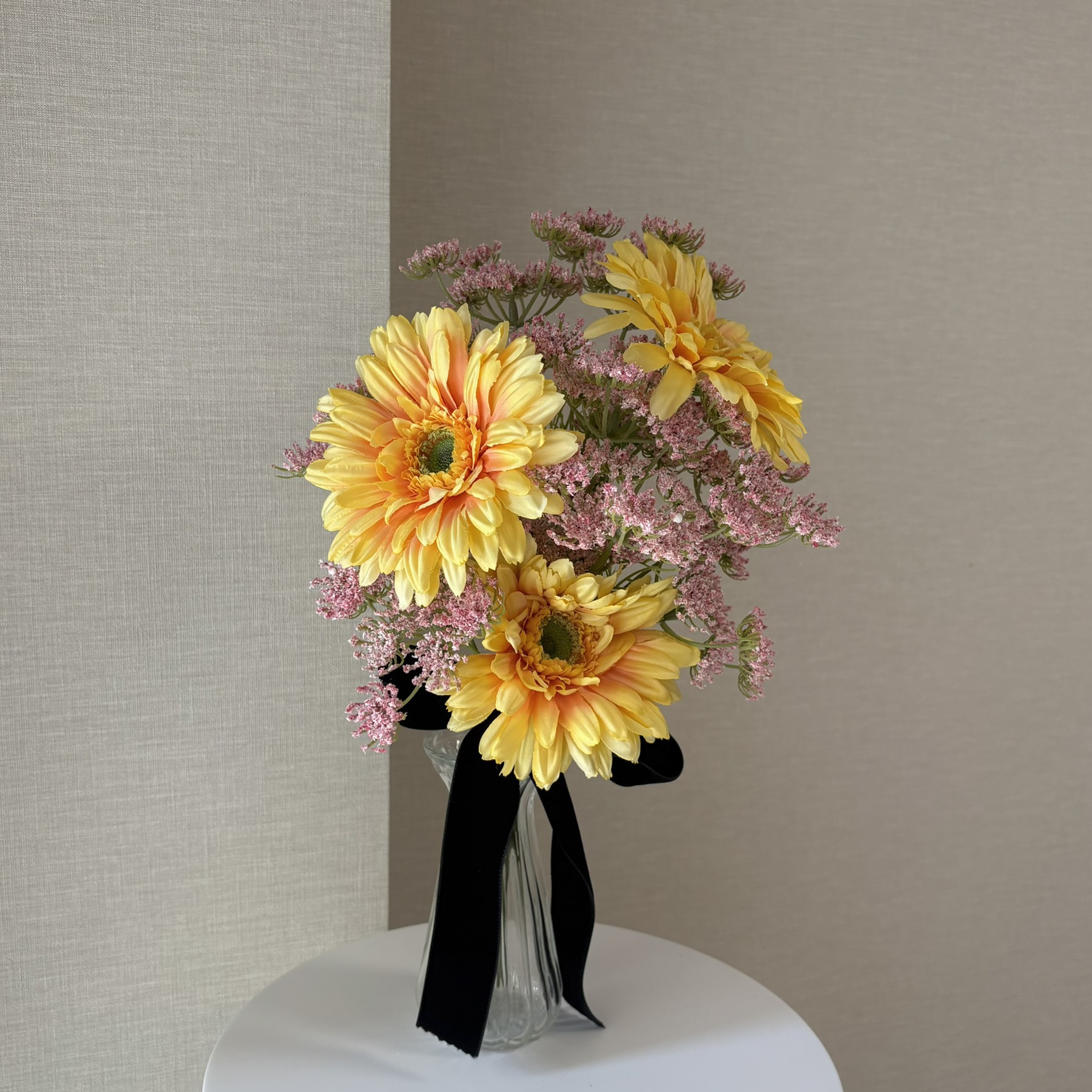 【元気と可憐さを両立】イエロー×ピンクのナチュラルブーケ 6,090円