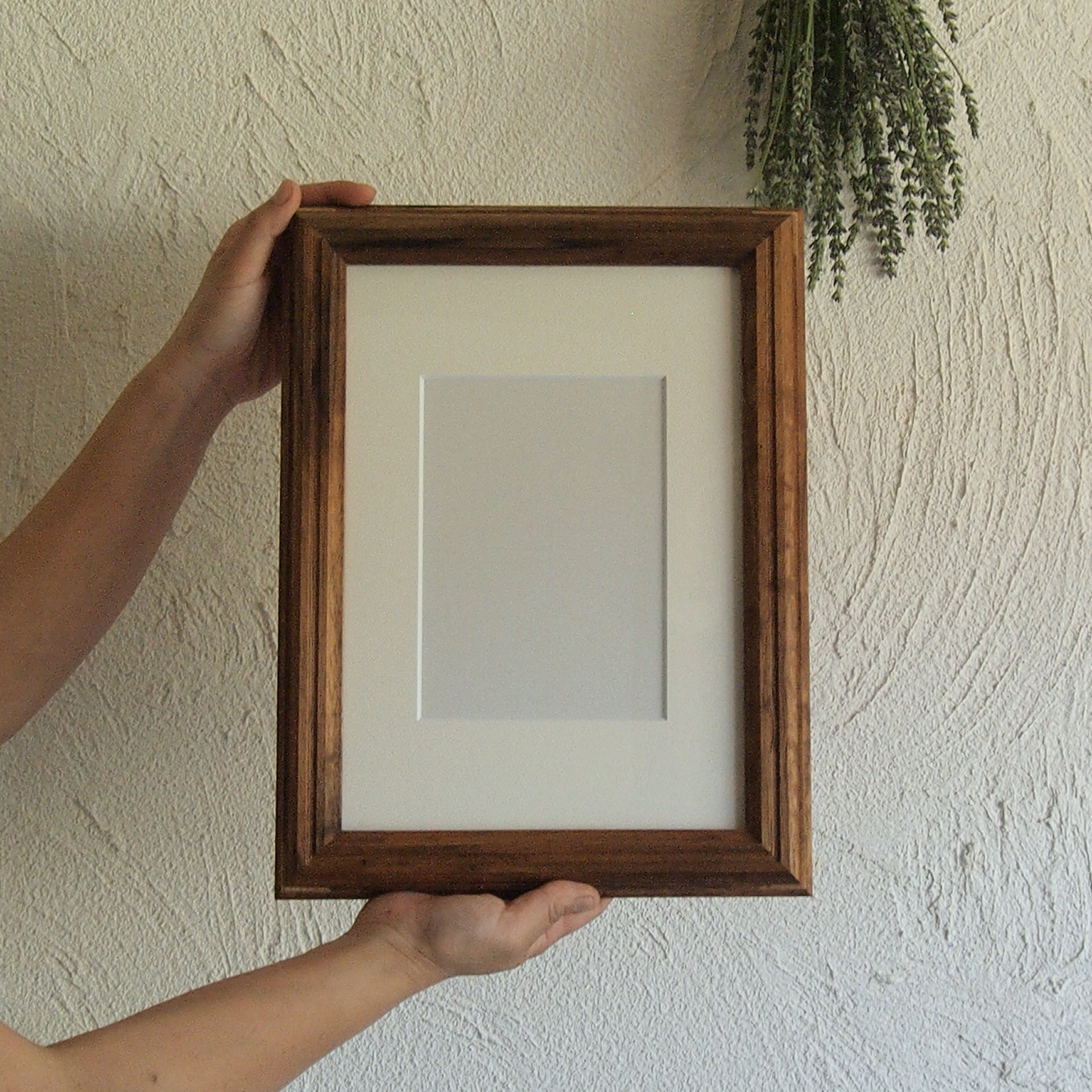 ニューギニアウォールナットのフォトフレーム　A4 2Lマット付き/額縁