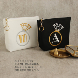 【ポーチ】Ａ～Ｚまで！イニシャル オーダー 刺繍ポーチ 白 黒 プレゼント ギフト 女性【無料ラッピング】 jewelS 2枚目の画像