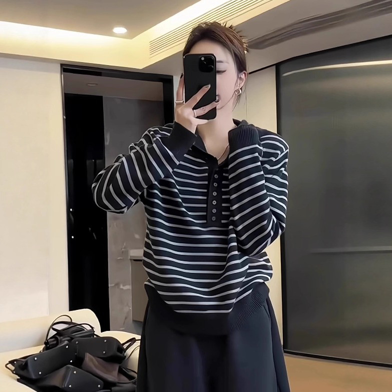 韓版連帽の縞の長袖のニットシャツの女性2025秋の大きいサイズの太ったMM怠惰でゆったりとした百合のボトム上着