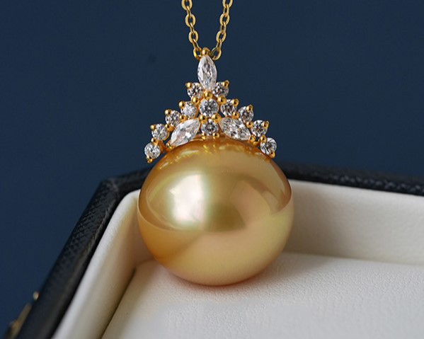 ルミナ 16-17mm 南洋ゴールドパールネックレス、18Kゴールド アイス＆スノーシリーズペンダント。スタイリッシュで万能、そ