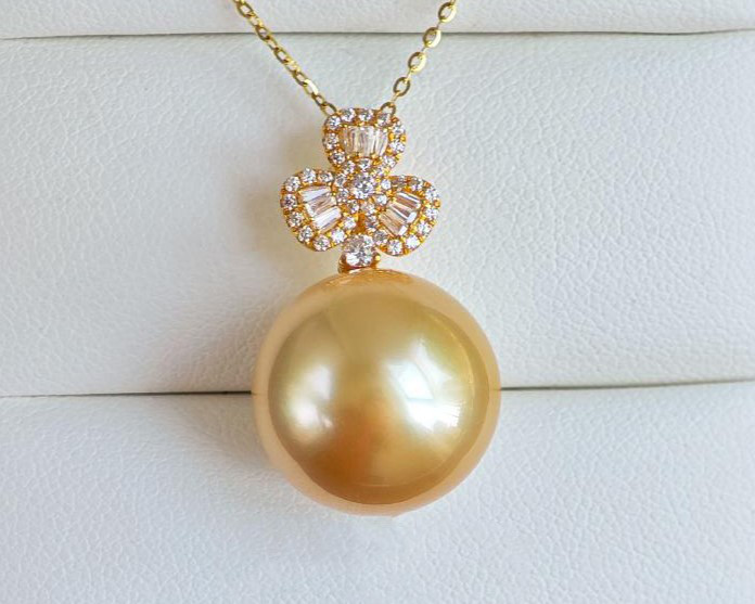 ルミナ 14-17mm 南洋ゴールドパールネックレス 天然海水真珠付き 18Kゴールド トリプルフラワーペンダント 無染色 大粒