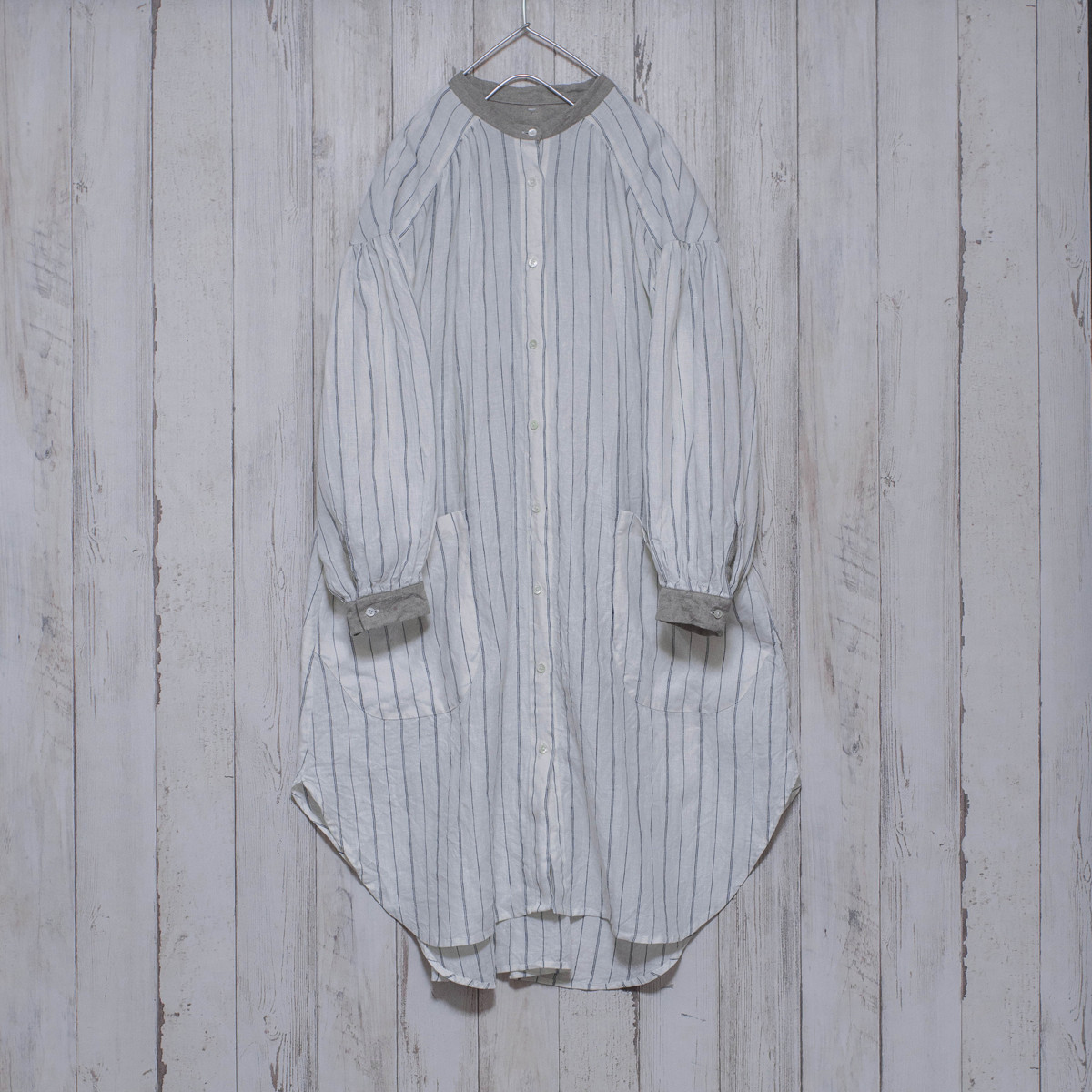 リネン生地ストライプシャツワンピース　白地／ブルートライプ