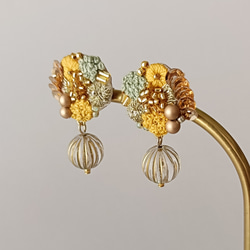 【木漏れ日】 刺繍耳飾り　秋に着けたいピアス・イヤリング 4枚目の画像