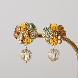 【木漏れ日】 刺繍耳飾り　秋に着けたいピアス・イヤリング 3枚目の画像