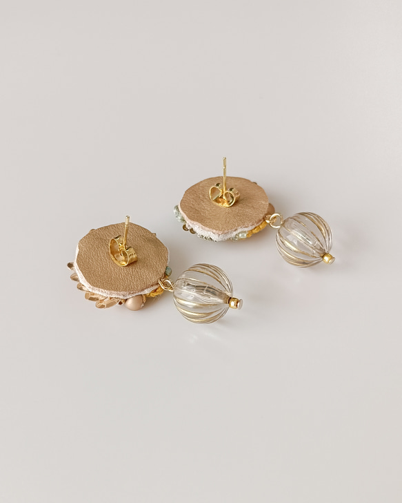 【木漏れ日】 刺繍耳飾り　秋に着けたいピアス・イヤリング 8枚目の画像