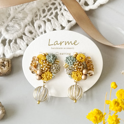 【木漏れ日】 刺繍耳飾り　秋に着けたいピアス・イヤリング 1枚目の画像