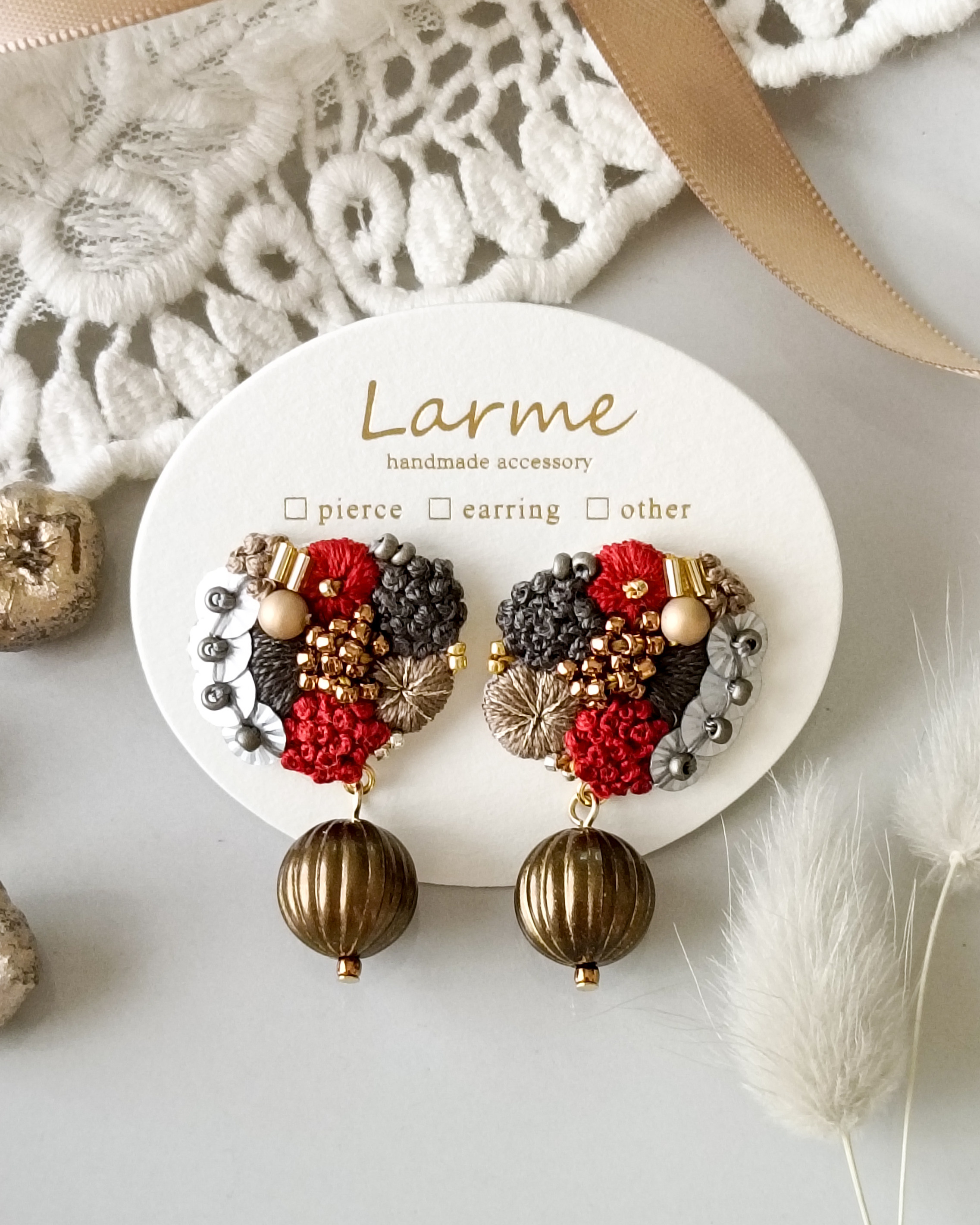 特集掲載【 実り 】刺繍耳飾り　ピアス・イヤリング