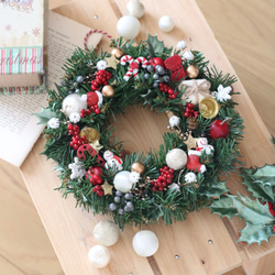 クリスマスオーナメントたっぷりアーティフィシャルフラワークリスマス