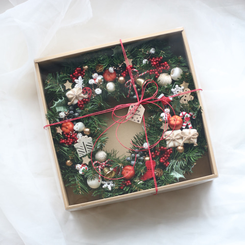 クリスマスオーナメントたっぷりアーティフィシャルフラワークリスマス