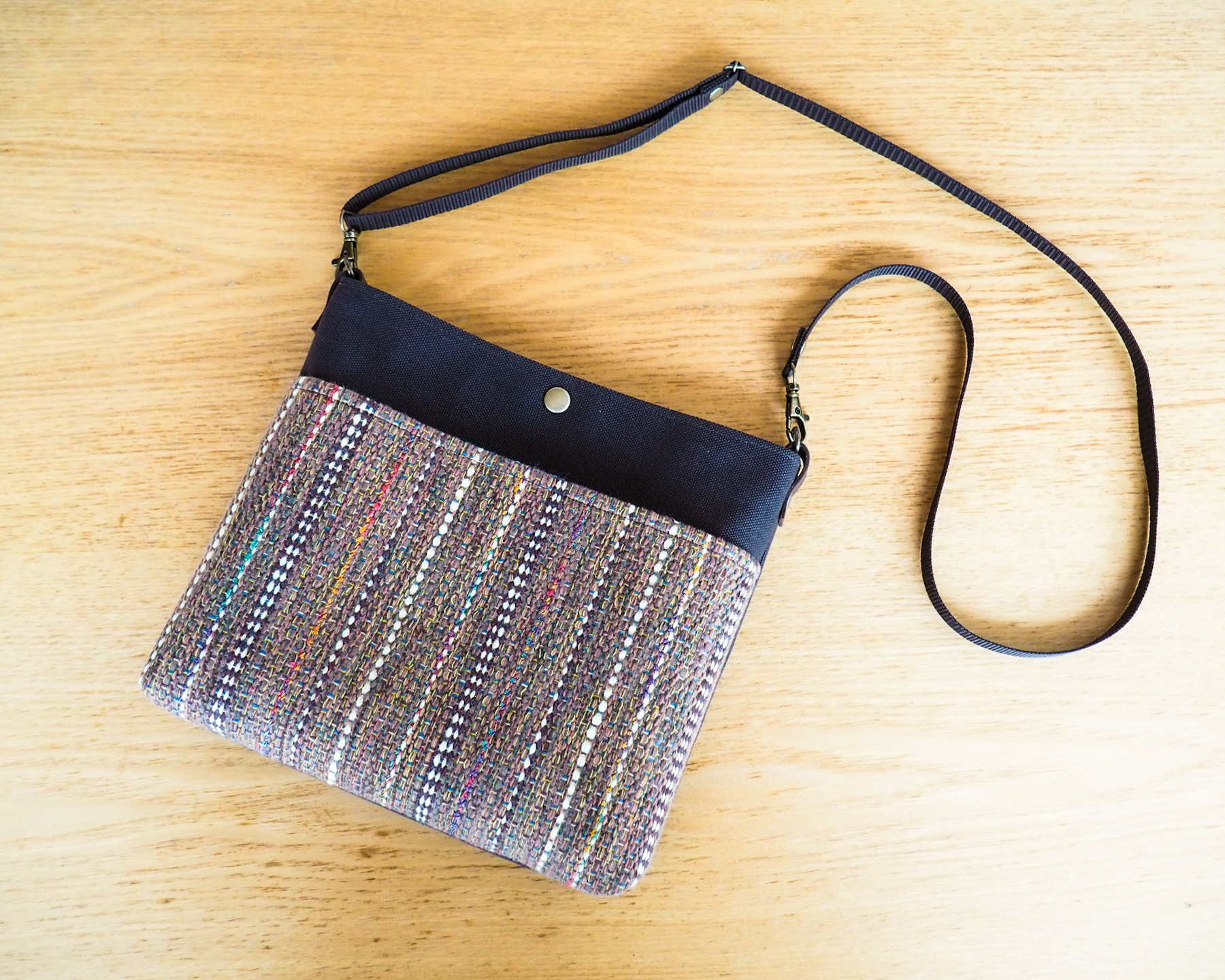 秋色ミックスツイード調手織り布のサコッシュ（ブラウン）