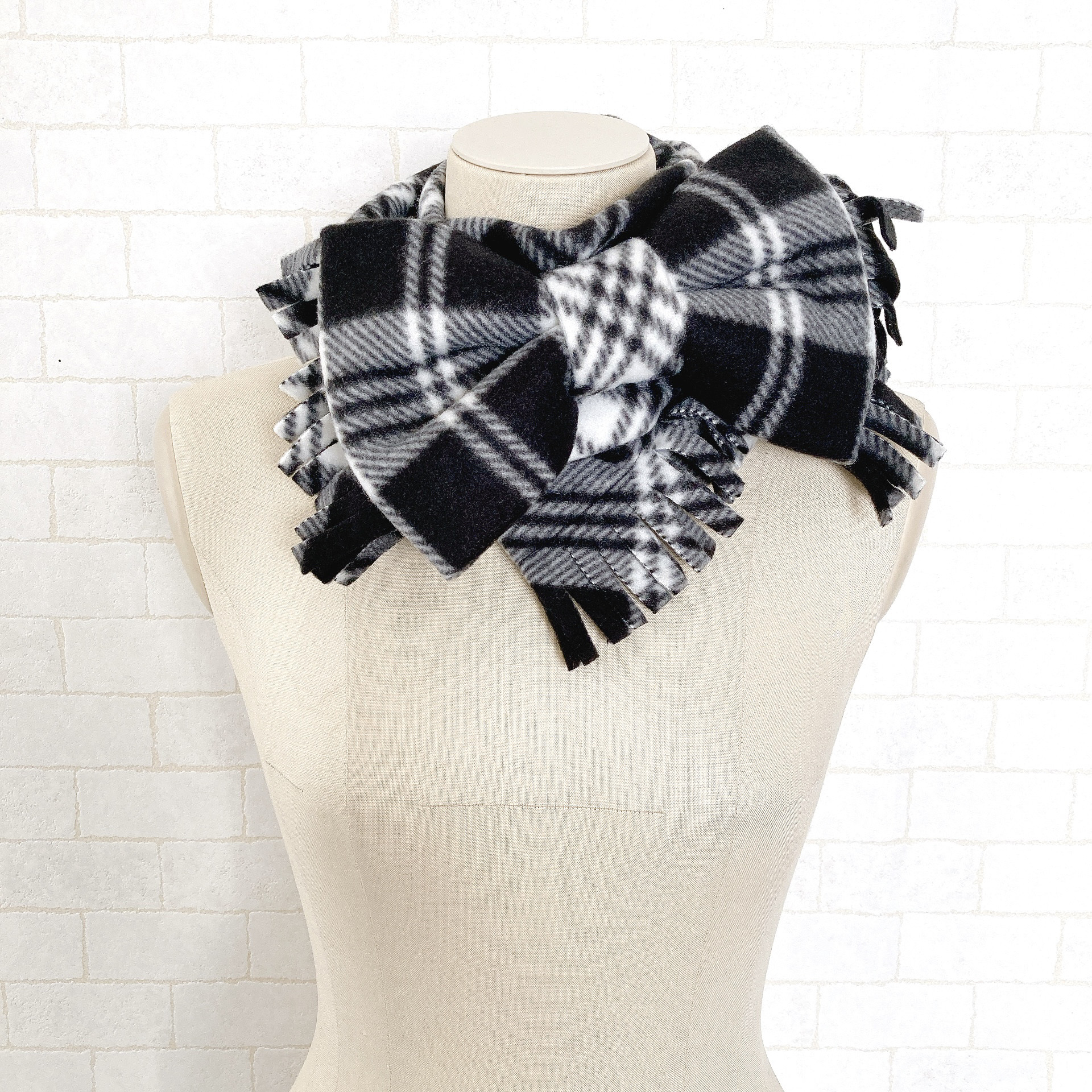 フリースビッグリボンマフラー（ブラックチェック）