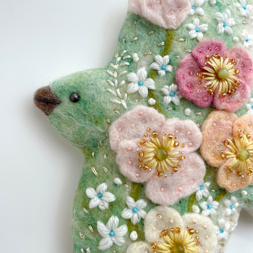 ポピー畑を纏う鳥の壁飾り 羊毛フェルト ウォールステッカー・ウォール