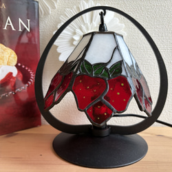 ステンドグラス＊いちごのランプ スタンドライト・テーブルランプ aico