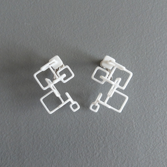 クアドラ　ピアス・イヤリング　白 1枚目の画像