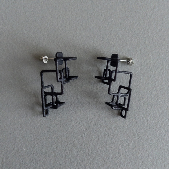 クアドラ　ピアス・イヤリング　黒 4枚目の画像
