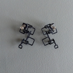 クアドラ　ピアス・イヤリング　黒 3枚目の画像