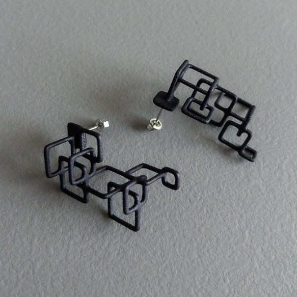 クアドラ　ピアス・イヤリング　黒 5枚目の画像