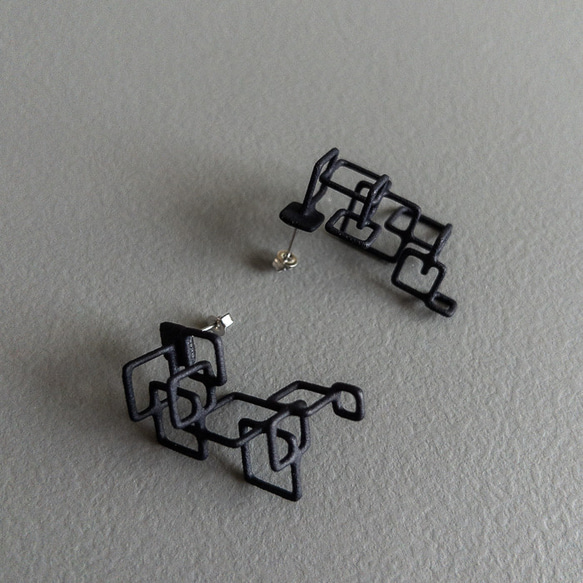 クアドラ　ピアス・イヤリング　黒 6枚目の画像