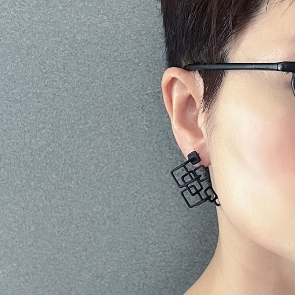 クアドラ　ピアス・イヤリング　黒 8枚目の画像