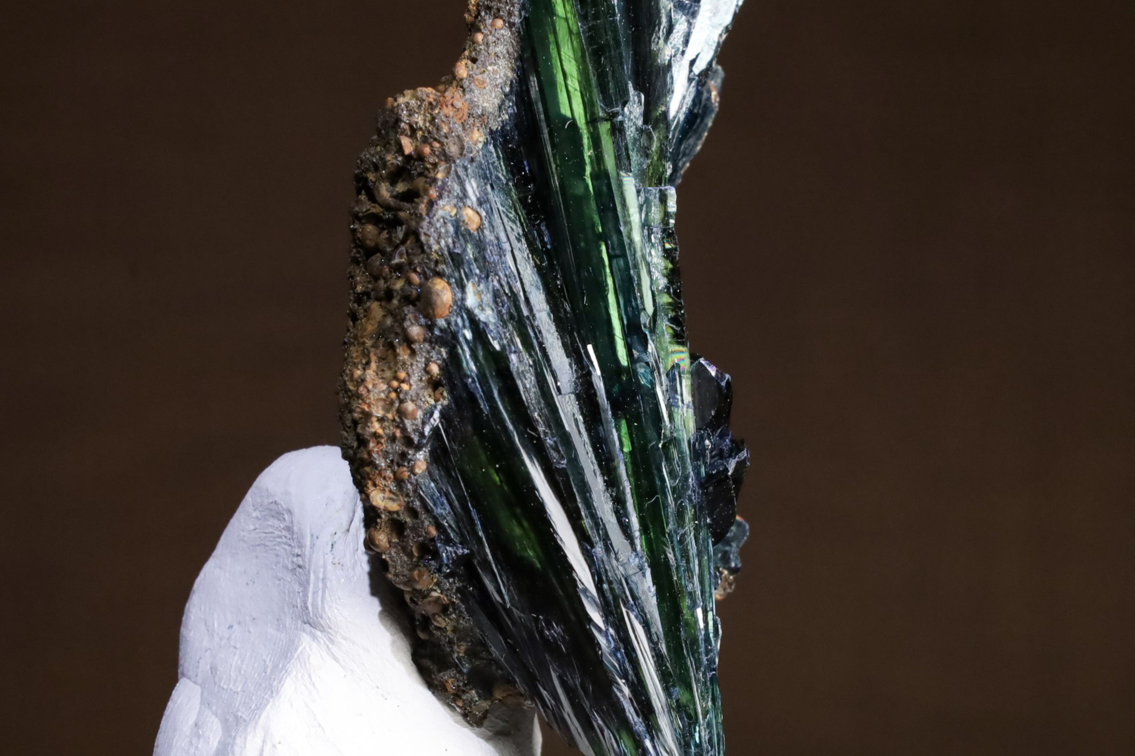 ★地球科学的にも貴重鉱物☆彡 ダーククリアーな美しい色味の輝き☆彡 天然 ヴィヴィアナイト (藍鉄鉱) 母岩付き48g