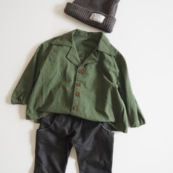 【サイズ100】深緑のシャツ 1枚目の画像