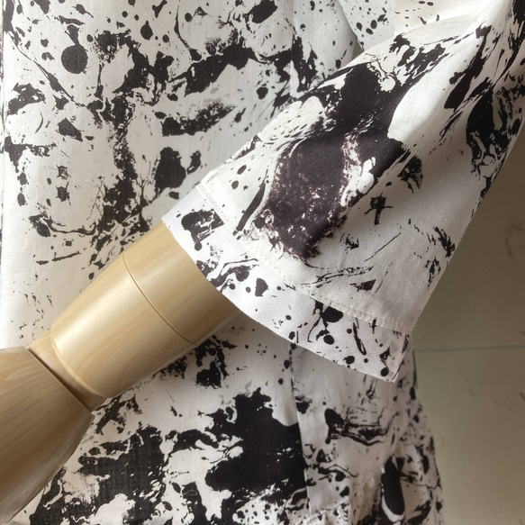 オフ白×黒のコットンローン　七分袖ローウエスト・ペプラムロングブラウス　11号　着丈80 8枚目の画像