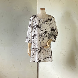 オフ白×黒のコットンローン　七分袖ローウエスト・ペプラムロングブラウス　11号　着丈80 2枚目の画像