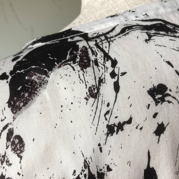 オフ白×黒のコットンローン　七分袖ローウエスト・ペプラムロングブラウス　11号　着丈80 7枚目の画像