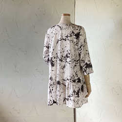 オフ白×黒のコットンローン　七分袖ローウエスト・ペプラムロングブラウス　11号　着丈80 5枚目の画像