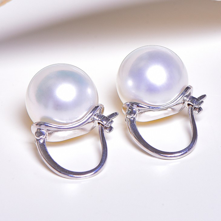 ルミナ 18Kホワイトゴールド ラージパールイヤリング (12-14mm) - エレガントでファッショナブルなジュエリー。あらゆ