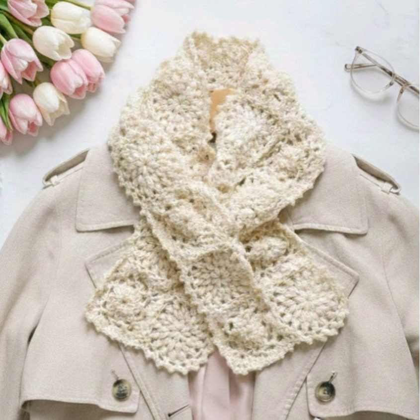 春先まで使える 花咲く白い手編みマフラー│ウルグアイウール・差し込みタイプ│EMIM Bloom